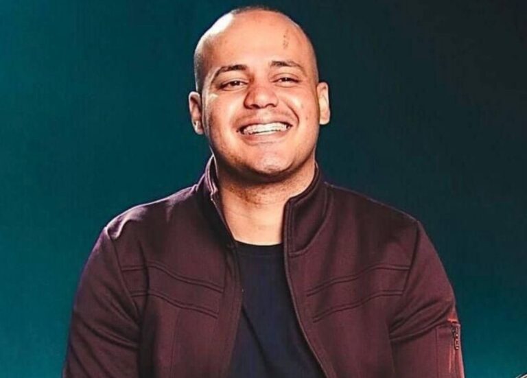 O cantor e compositor Marcos Robertto vem conquistando cada vez mais espaço no cenário da música gospel brasileira. Ano após ano, o artista tem apresentado um crescimento consistente em sua carreira e promete trazer muitas novidades ao público em 2026.