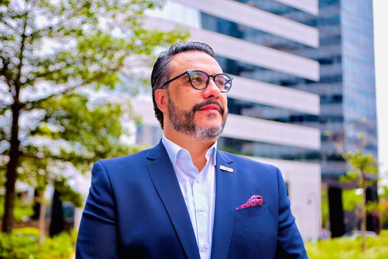 Com uma trajetória marcada por disciplina, visão estratégica e capacidade de mobilizar pessoas, o economista e advogado Ricardo Ferrari tornou-se uma das principais referências brasileiras no desenvolvimento de redes de parcerias empresariais e soluções tributárias de alto impacto.