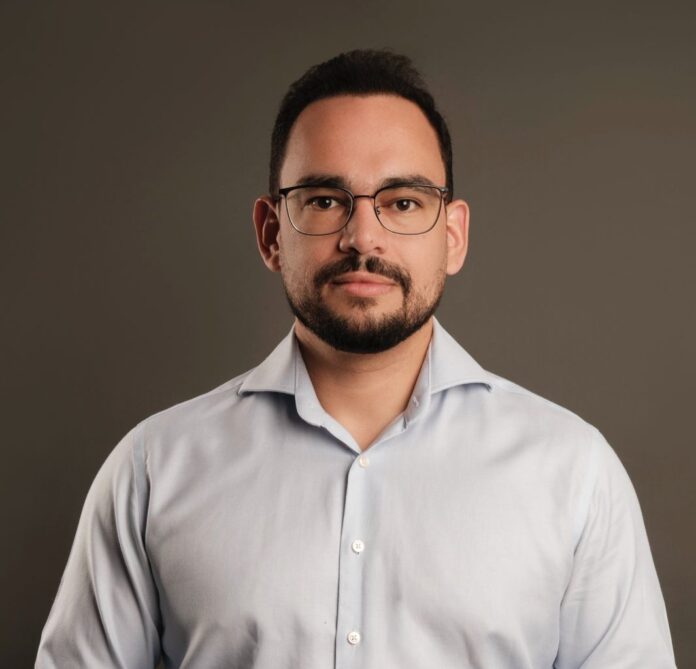 Enquanto a safra 2026/27 do setor sucroenergético brasileiro se aproxima com início oficial em abril, um deslocamento estratégico no mix produtivo já se desenha com nitidez entre os grandes players da indústria: o etanol, mais do que o açúcar