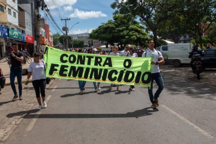 Comissão mista debate violência contra a mulher e aplicação da Lei do Feminicídio; participe - Notícias