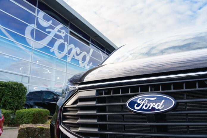 motoristas com sistema semiautônomo se distraíram