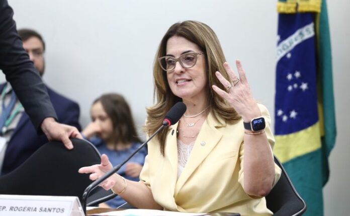 Apresentação do relatório final. Dep. Rogéria Santos (REPUBLICANOS-BA)