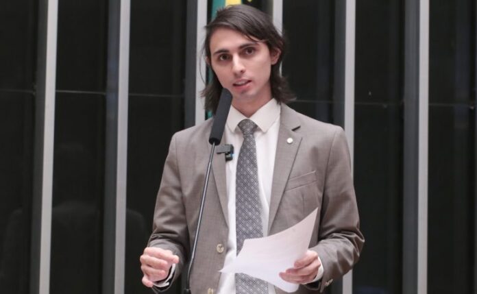 Projeto obriga empresas a informar em 5 dias úteis solução Discussão e votação de propostas legislativas. Dep. Amom Mandel (CIDADANIA - AM)