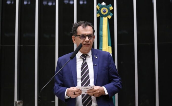Homenagem ao bicentenário de relações diplomáticas entre o Brasil e a Santa Sé. Dep. Reimont (PT - RJ)