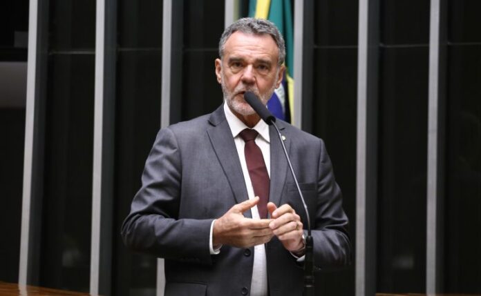 Câmara aprova projeto que regulamenta percentual de cacau em chocolates Homenagem aos 69 anos da CEPLAC. Dep. Daniel Almeida (PCDOB-BA)