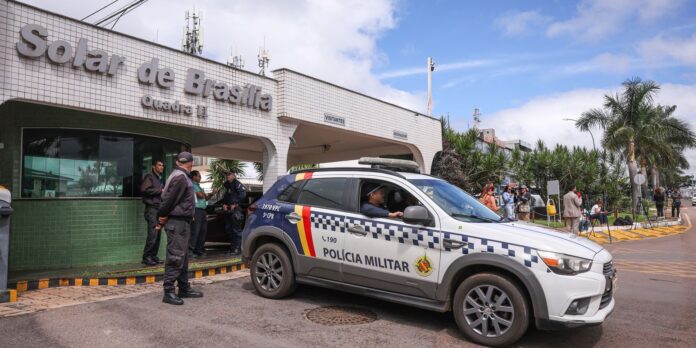 Moraes nega livre acesso de filhos de Bolsonaro à prisão Moraes nega livre acesso de filhos de Bolsonaro à prisão domiciliar