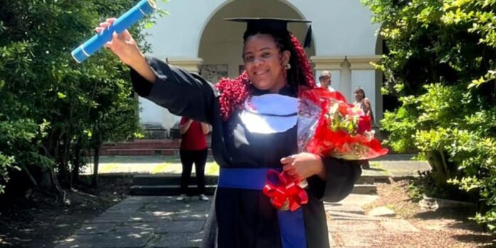 Mulher trans chega à universidade 25 anos após violência na Mulher trans chega à universidade 25 anos após violência na escola