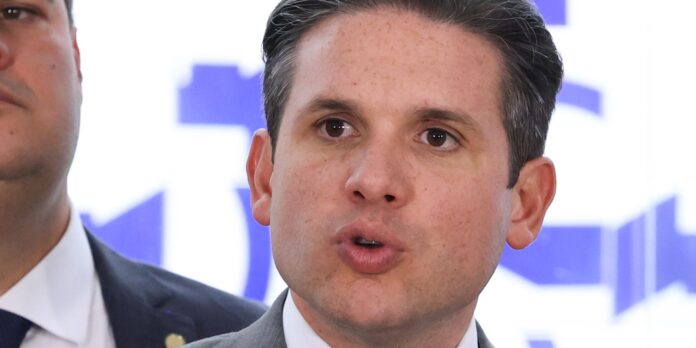 Motta cria comissão para analisar PEC da redução da escala Motta cria comissão para analisar PEC da redução da escala 6X1