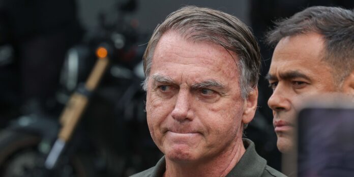 PGR dá aval para Bolsonaro fazer cirurgia no ombro