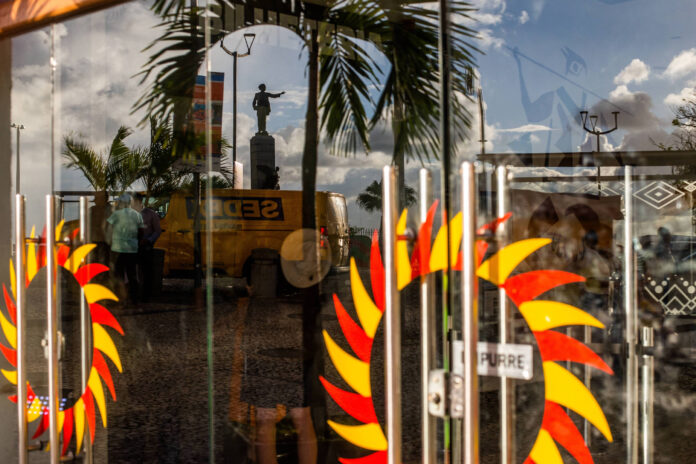 Salas de cinema encolhem e exibidores lutam por recursos - Salas de cinema encolhem e exibidores lutam por recursos - 04/04/2026 - Ilustrada