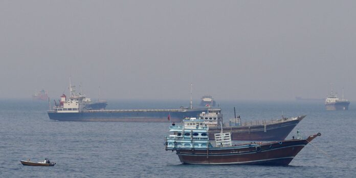 Em meio a impasse, Irã e EUA disputam controle do Estreito de Ormuz