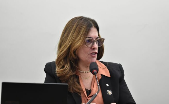 Audiência Pública - Políticas públicas de repressão às drogas no País e o aumento do consumo de entorpecentes. Dep. Rogéria Santos (REPUBLICANOS - BA)