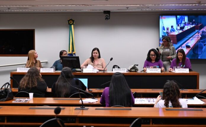 Nutricionistas pedem jornada de 30 horas e piso salarial em Audiência Pública - Condições de trabalho dos Nutricionistas.