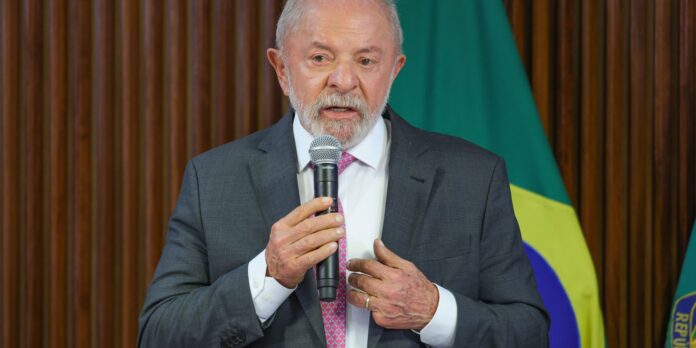 Lula diz que país não precisa de escola cívico-militar na educação