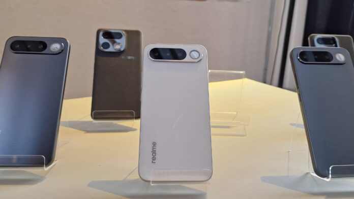 Realme 16 5G e Realme 16 Pro+ são lançados no Realme 16 5G e Realme 16 Pro+ são lançados no Brasil a partir de R$ 3 mil