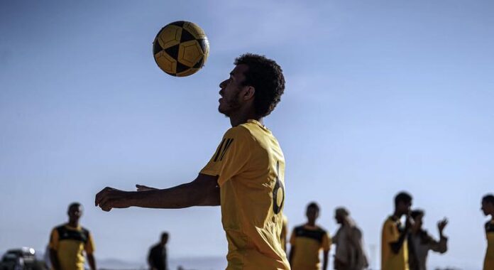 Dia Mundial do Futebol expõe alcance universal da bola além dos 90 minutos