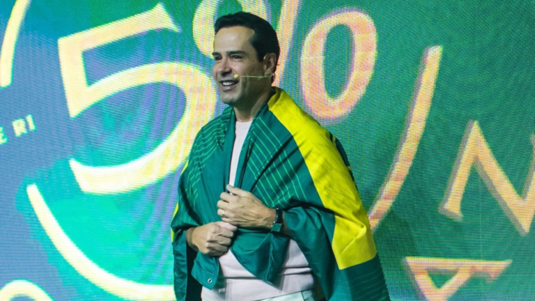 Ricardo Nunes participa da Arena R1 em São Paulo durante encontro empresarial inspirado no universo do futebol.