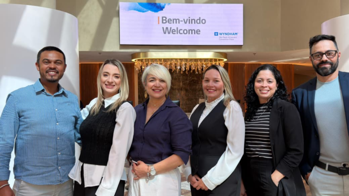 WYNDHAM Matheus Gabriel (primeiro da esquerda para a direita) é o novo gerente de Grupos e Inside Sales. Crédito: Divulgação|Wyndham São Paulo Ibirapuera