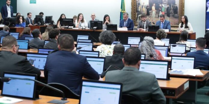 CCJ da Câmara adia análise de PEC sobre redução da CCJ da Câmara adia análise de PEC sobre redução da maioridade penal