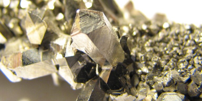 Brasil tem "vazio estratégico" em minerais críticos, diz especialista