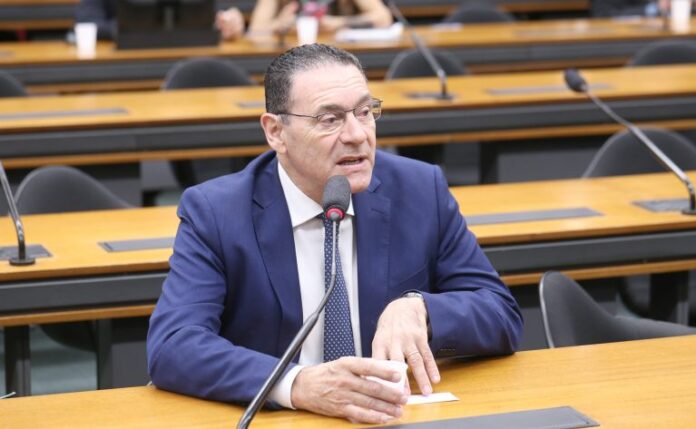 Comissão aprova proposta que dá à assinatura digital o valor Reunião de Instalação e Eleição. Dep. Vitor Lippi (PSDB-SP)