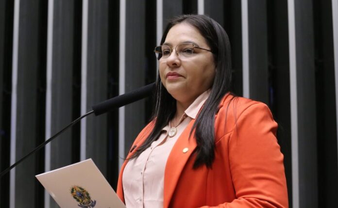 Comissão aprova cadastramento presencial prioritário no CadÚnico para famílias de Discussão e votação de propostas legislativas. Dep. Meire Serafim (UNIÃO - AC)