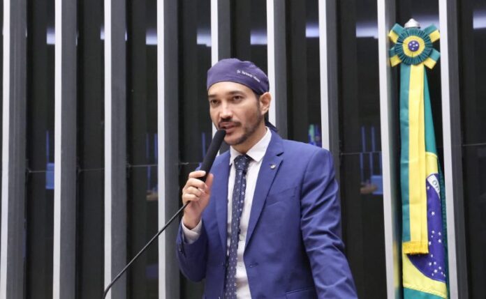Câmara aprova permissão para comunidades terapêuticas acolherem crianças e adolescentes Discussão e Votação de propostas legislativas.Dep. Dr. Fernando Máximo (PL-RO)