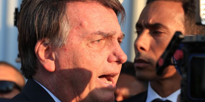 Bolsonaro tem alta hospitalar após passar por cirurgia no ombro