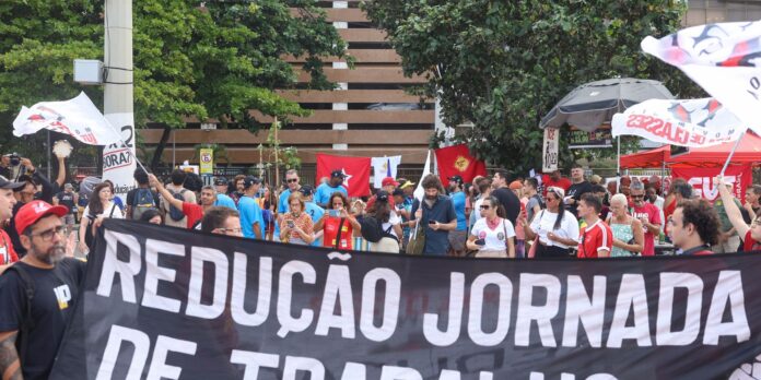 Caminhos da Reportagem debate impactos da escala 6x1 no Brasil Caminhos da Reportagem debate impactos da escala 6x1 no Brasil