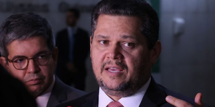 Alcolumbre mantém PEC 6x1 travada em semana esvaziada no Senado Alcolumbre mantém PEC 6x1 travada em semana esvaziada no Senado
