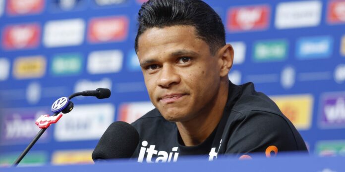 Aposta de Ancelotti, Douglas Santos explica apoio tático a Vini Aposta de Ancelotti, Douglas Santos explica apoio tático a Vini Jr.