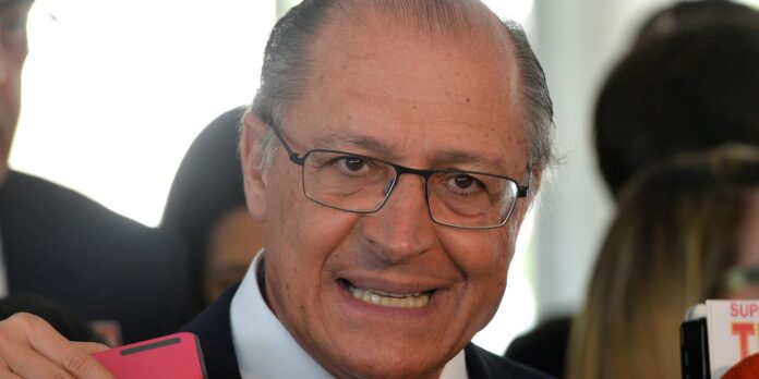 É factoide do clã Bolsonaro para desviar do caso Master, É factoide do clã Bolsonaro para desviar do caso Master, diz Alckmin