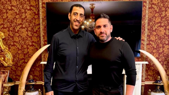 CSX Caio Santomo ao lado de Sheikh Abdullah bin Rashid Al Mualla durante encontro realizado em Londres para discutir expansão internacional da CSX Holding