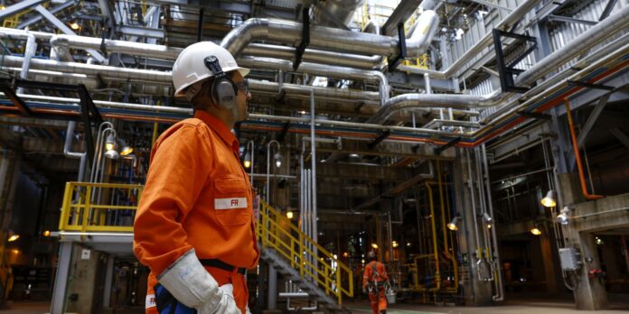 Economia brasileira cresceu 0,1% em abril, estima prévia da FGV Economia brasileira cresceu 0,1% em abril, estima prévia da FGV