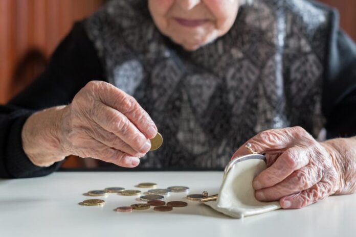 Projeto prevê recursos para compensação entre regimes previdenciários públicos - Economia - consumidor - aposentado - idoso - dívida - empréstimo - endividamento