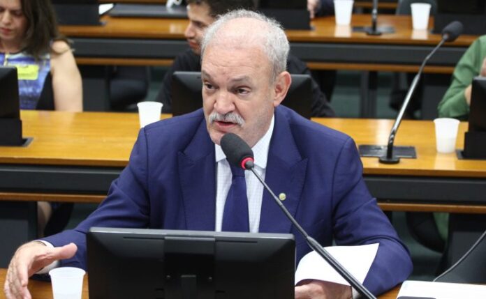 Comissão aprova direito de escolha do idoso na contratação de Audiência Pública - Critérios de avaliação biopsicossocial, exclusões de candidatos em concurso público para carreira de segurança pública e reserva de vagas para pessoas com deficiência. Dep. Geraldo Resende (PSDB - MS)