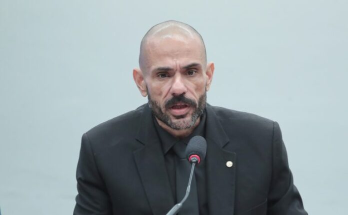 Deputado Sargento Portugal (Podemos-RJ) fala em evento na Câmara dos Deputados