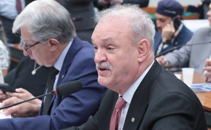 Comissão aprova atendimento especializado para idosos em hospitais de grande Ministro da Saúde debate ações e prioridades do órgão para 2026. Dep. Geraldo Resende (UNIÃO - MS)