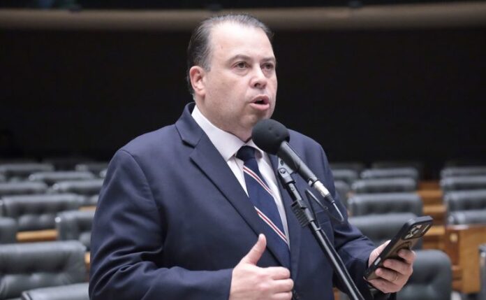Comissão aprova diretrizes para ações de educação financeira em programas Discussão e votação de propostas legislativas. Dep. Julio Cesar Ribeiro (REPUBLICANOS-DF)