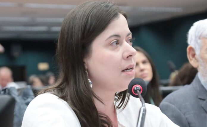 Comissão aprova proibição de leilão e penhora de espaços culturais Discussão e votação de propostas legislativas. Dep. Sâmia Bomfim (PSOL - SP)