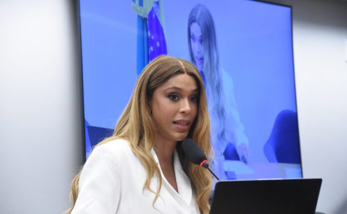 Comissão aprova multa diária para proteção de vítimas de violência Audiência Pública - Intolerância religiosa contra povos e comunidades tradicionais de matrizes africanas e de terreiros. Dep. Erika Hilton (PSOL - SP)