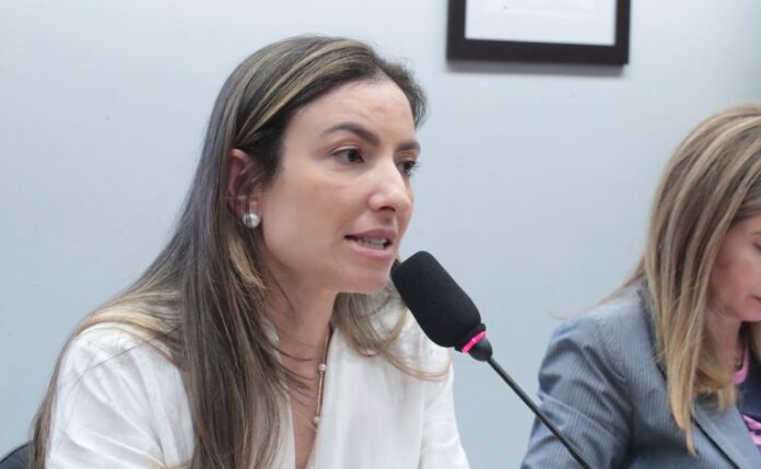 Audiência Pública - Mobilização da sociedade à implementação do ECA Digital. Delegada - Polícia Federal, Karoline Diniz