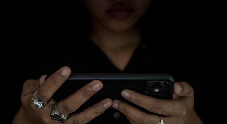 Como enfrentar desinformação sobre vacinas nas redes sociais: guia prático para jornalistas e criadores de conteúdo