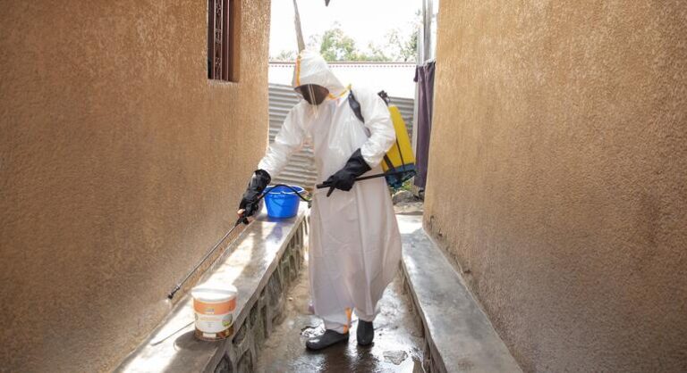 RD Congo já tem mil casos de ebola, que ameaça 3 milhões de crianças