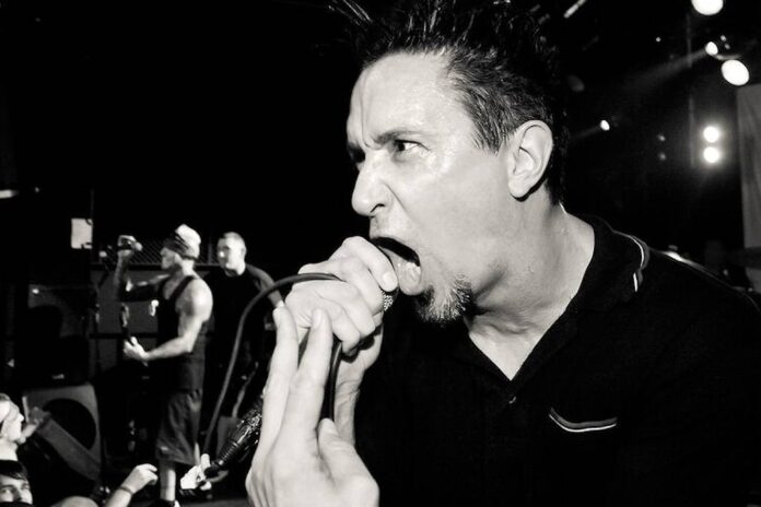 Morre Lou Koller, do Sick Of It All, aos 59 anos - 25/07/2026 - Ilustrada