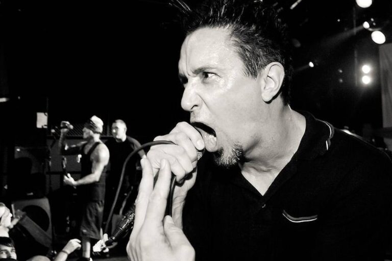 Morre Lou Koller, do Sick Of It All, aos 59 anos - 25/07/2026 - Ilustrada