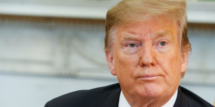 Trump anuncia novo bloqueio e taxa de 20% no Estreito Trump anuncia novo bloqueio e taxa de 20% no Estreito de Ormuz