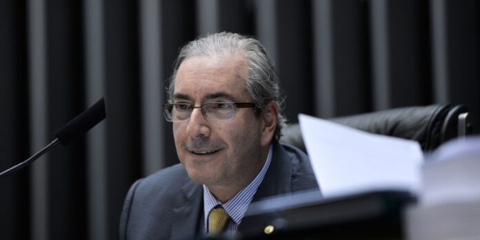 STF bloqueia R$ 6 milhões de Eduardo Cunha por indicação STF bloqueia R$ 6 milhões de Eduardo Cunha por indicação de emendas