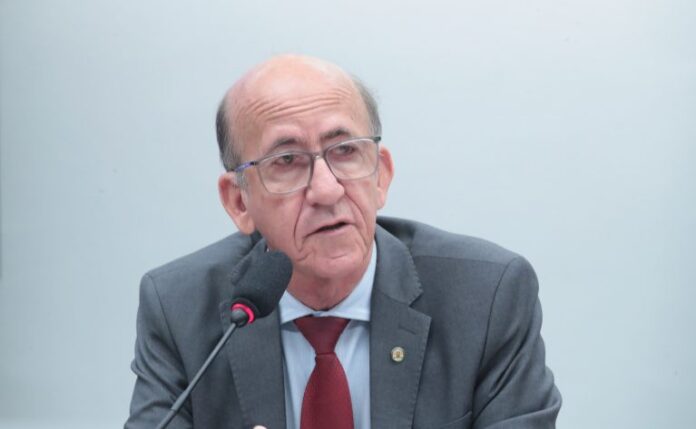 Comissão aprova projeto que exige salas sensoriais em aeroportos para Deputado Rubens Otoni (PT-GO) em comissão da Câmara dos Deputados