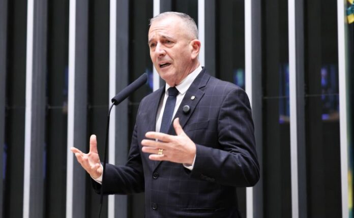 Comissão aprova passagem aérea gratuita para aposentados do INSS em Discussão e Votação de propostas legislativas. Dep. Bebeto (PP-RJ)